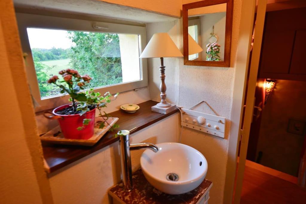 La Frapperie Bed and Breakfast La Pommeraie-sur-Sèvre Exteriör bild